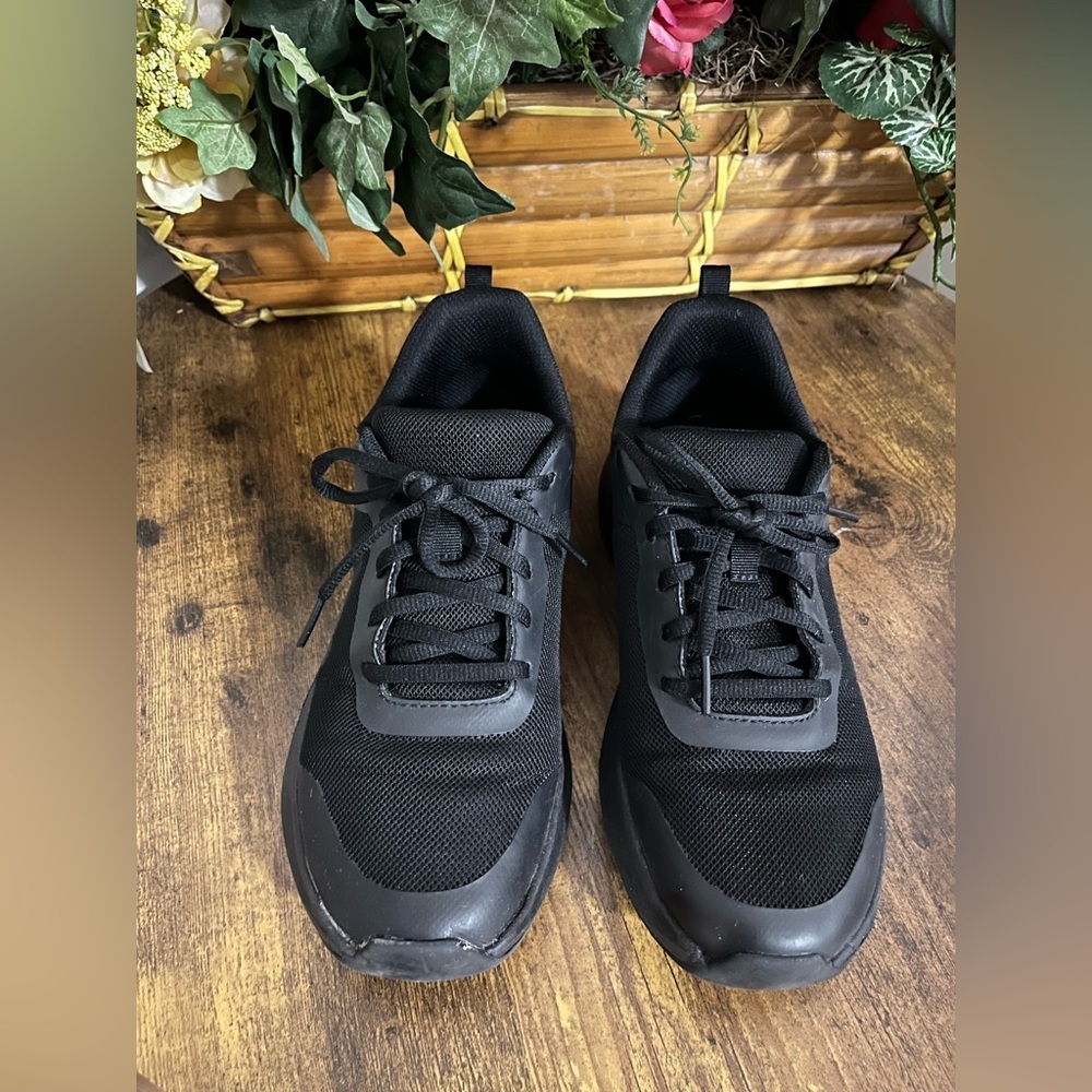 Black Athletic Sneakers | Lightweight Comfort | Women’s Size 8 - Picture 4 of 8
